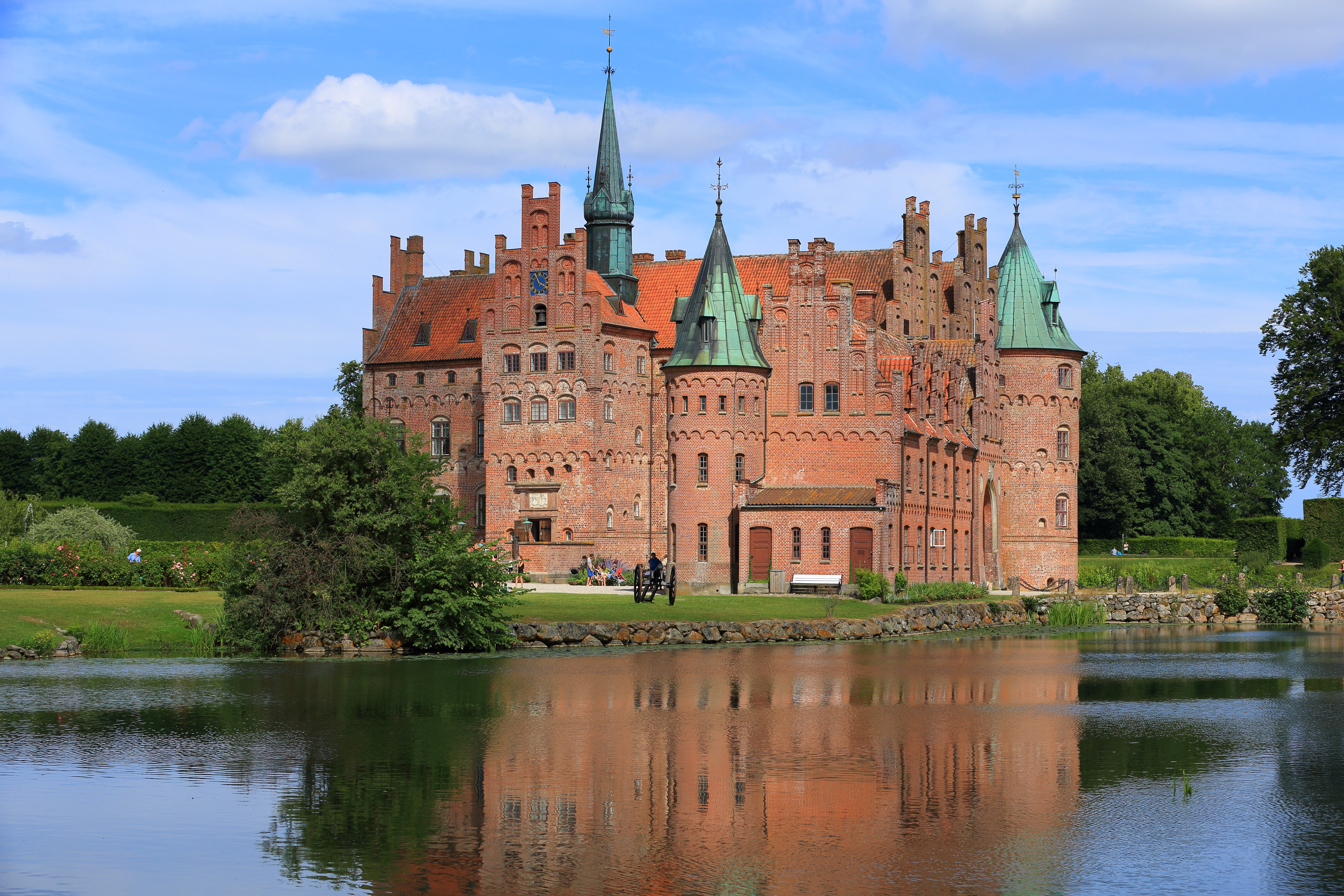 Edgeskov Castle and its rose gardens are an unimissable sight near Odense