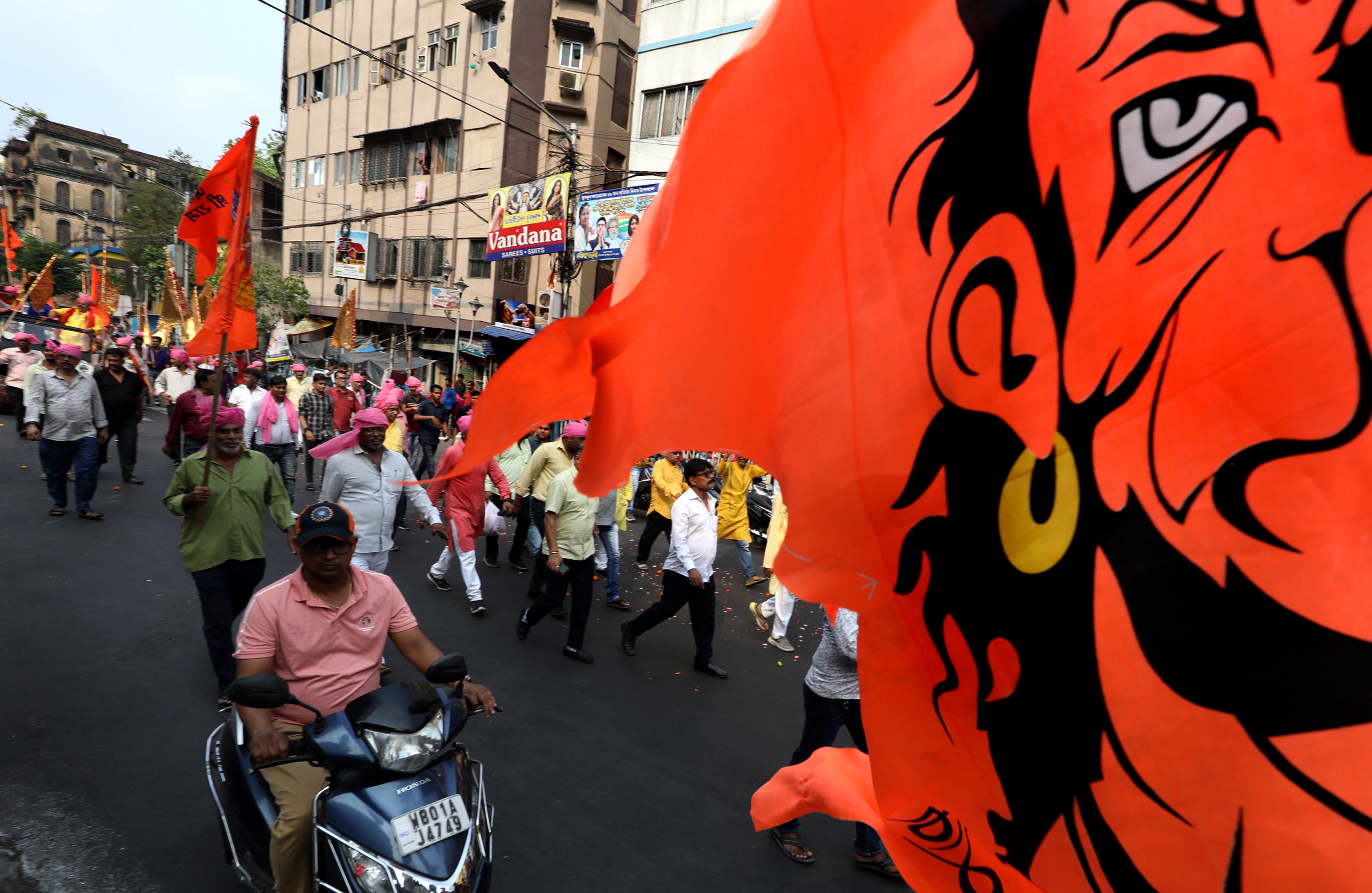 <p> Hindu devotees participate in a religious procession to celebrate the Ram Navami festival in Kolkata</p>
