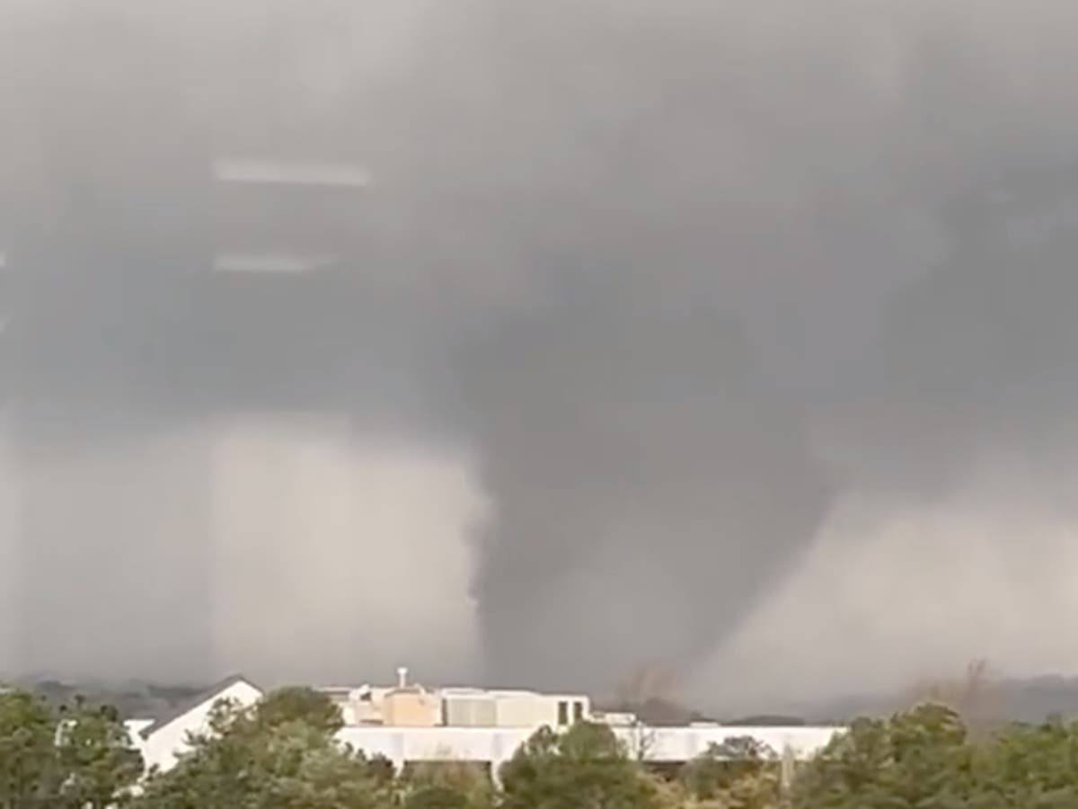 Destructive tornado strikes Little Rock, Arkansas causing widespread damage