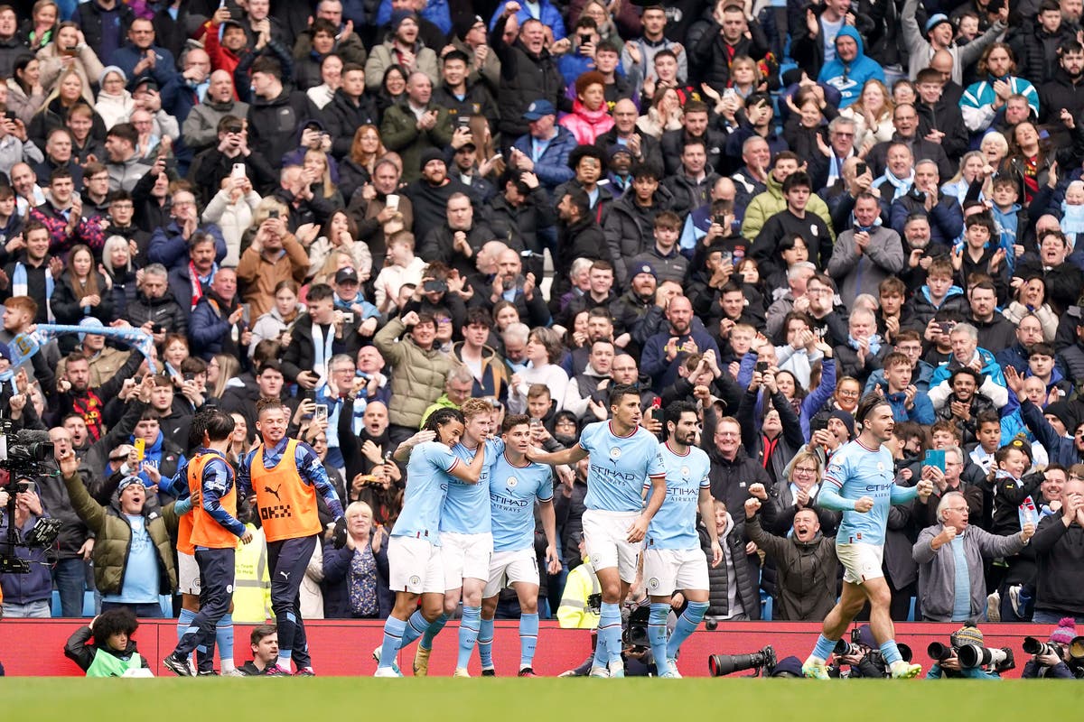 Manchester City cruise to victory over Liverpool to stay in the hunt