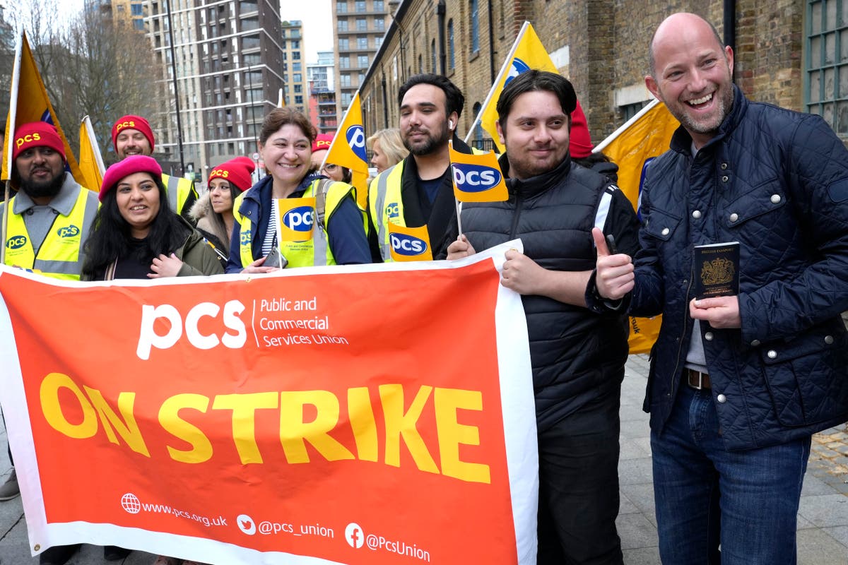 UK teachers reject government pay offer amid labor unrest