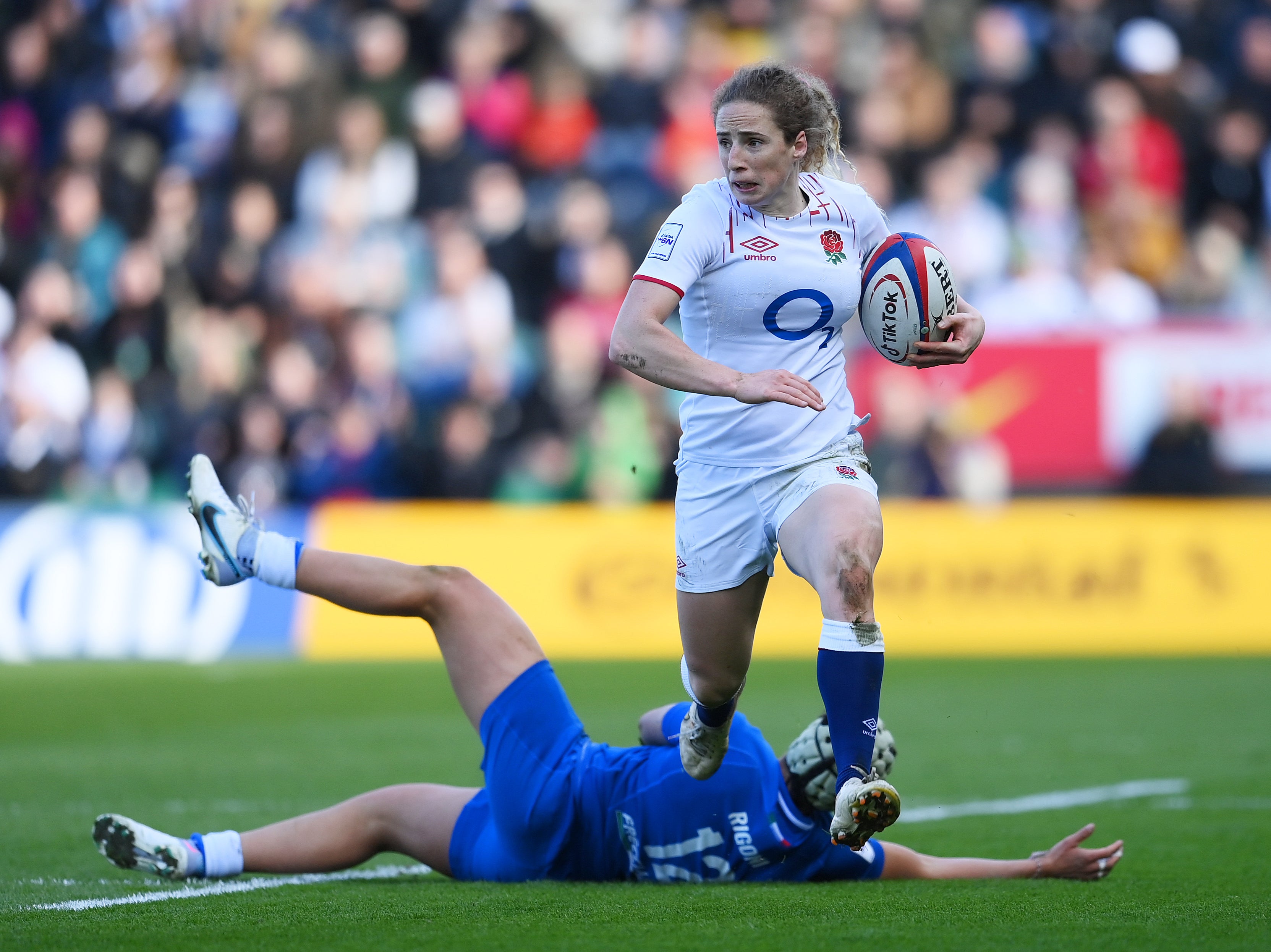 Abby Dow scored four tries as a much-changed England cruised to victory against Italy