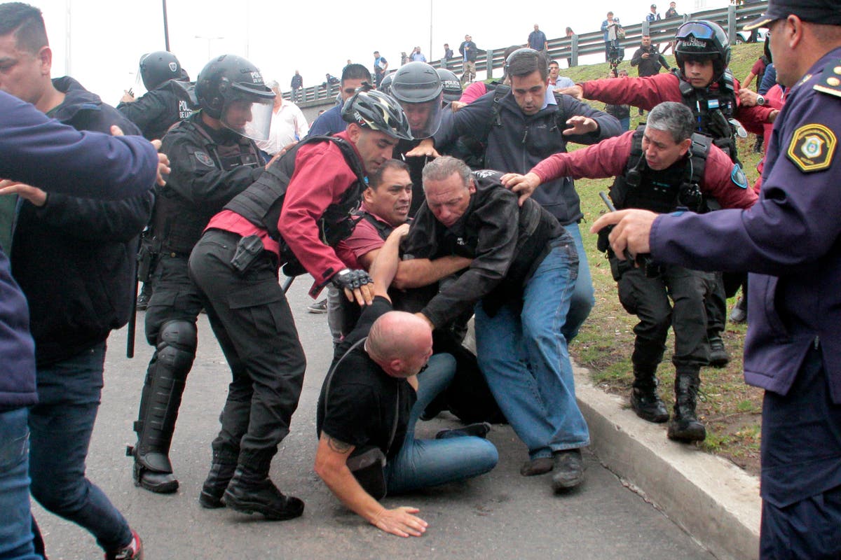 Security official in Argentina punched, kicked at protest