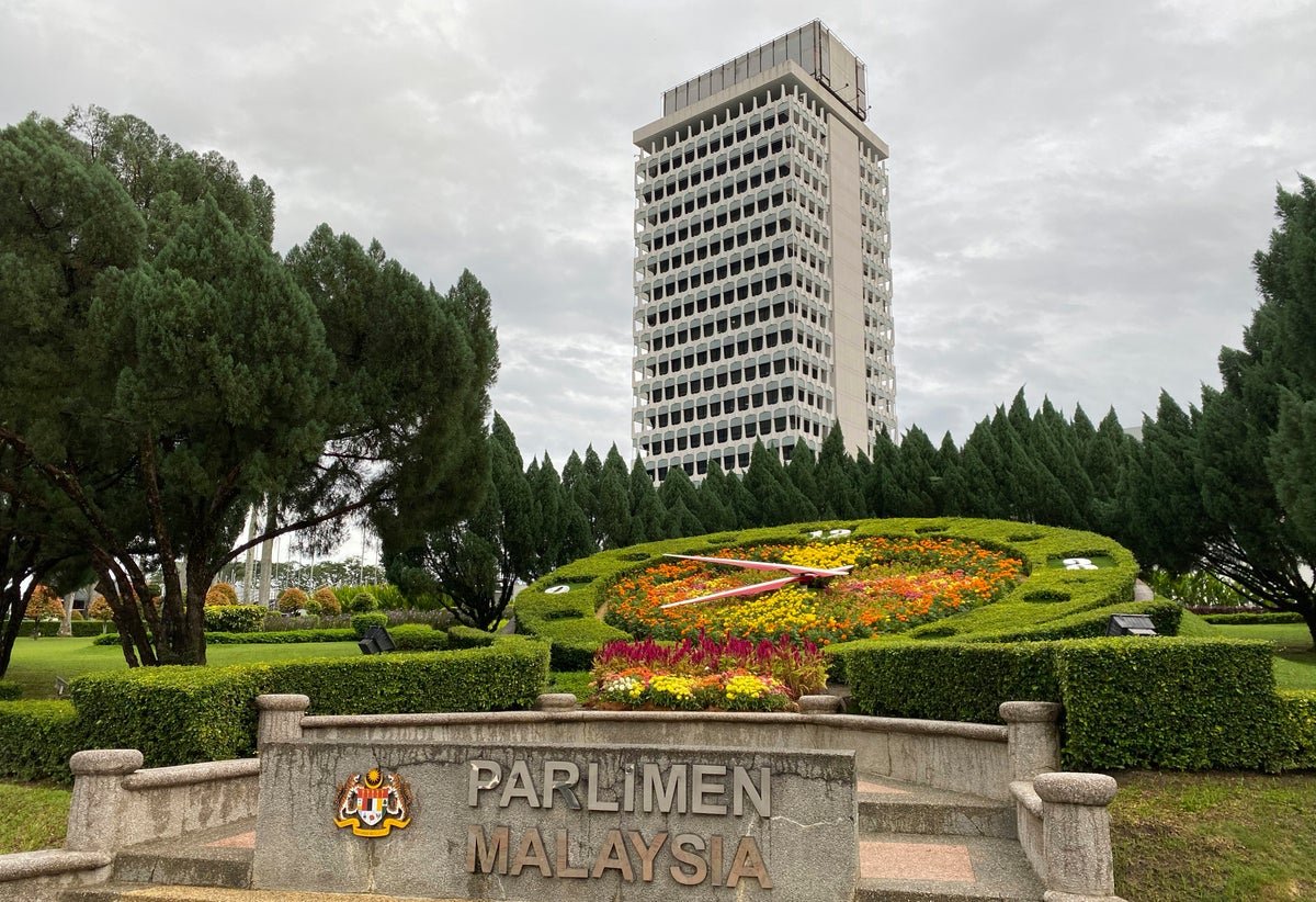Malaysia Parliament votes to scrap mandatory death sentences