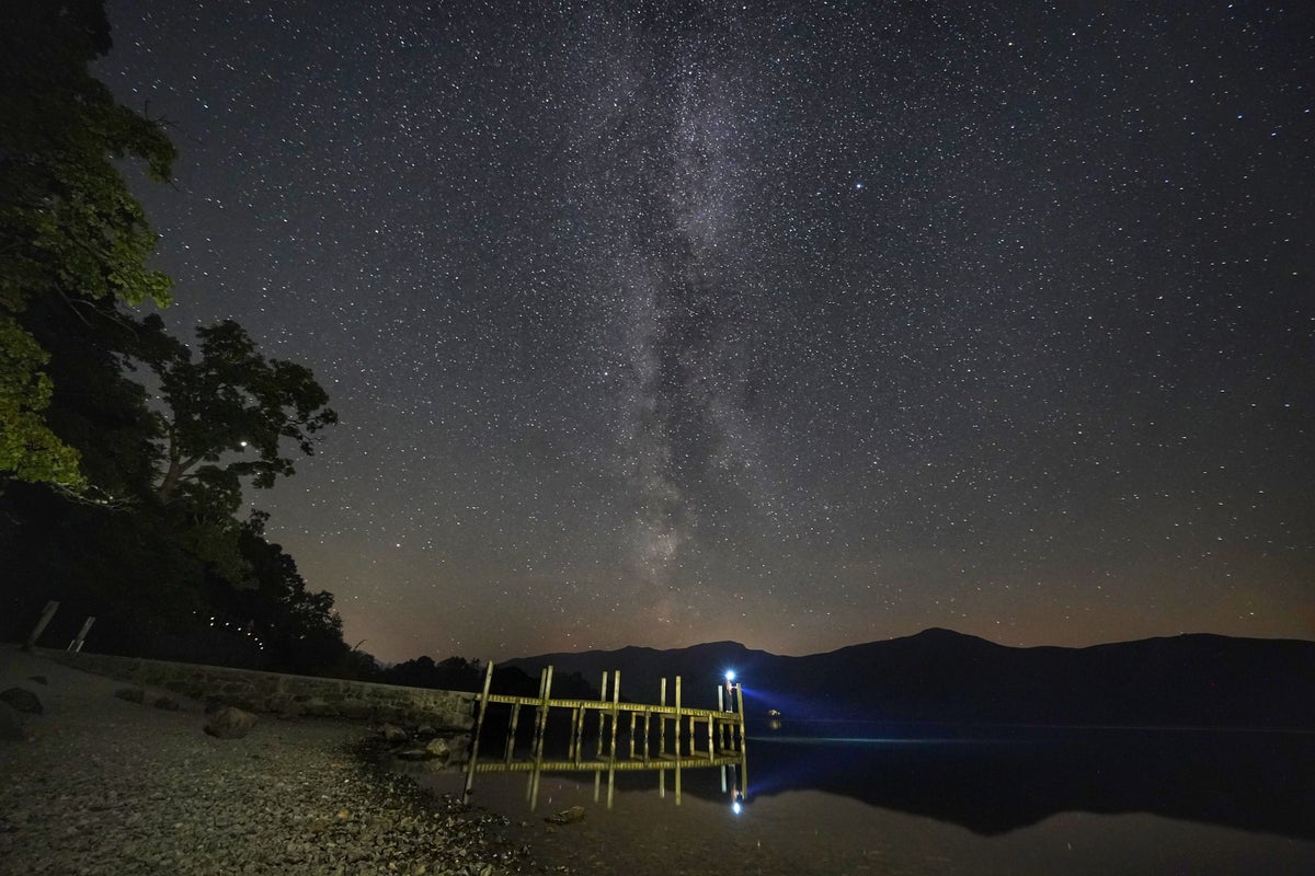 A mysterious glow is coming from the middle of our galaxy