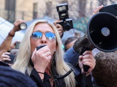 Clashes break out as NYPD tries to separate pro- and anti-Trump demonstrators outside court