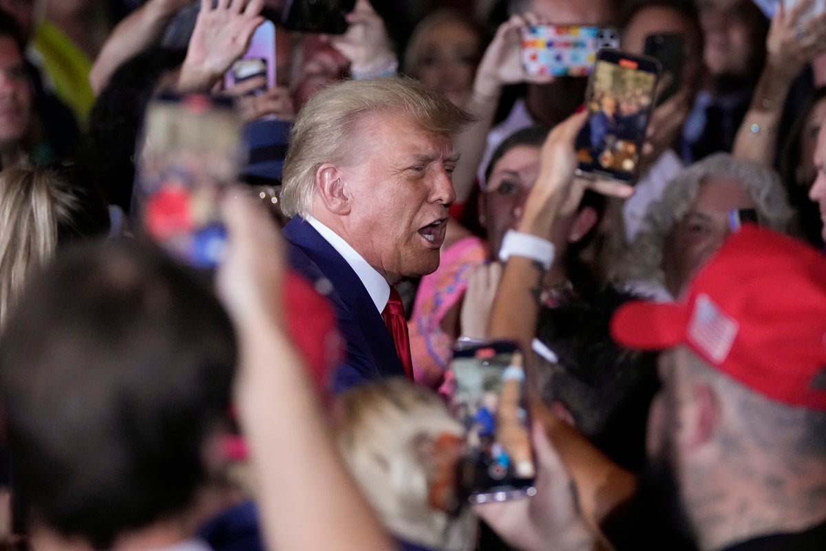 Trump supporters welcome ex-president back to Palm Beach after historic arraignment