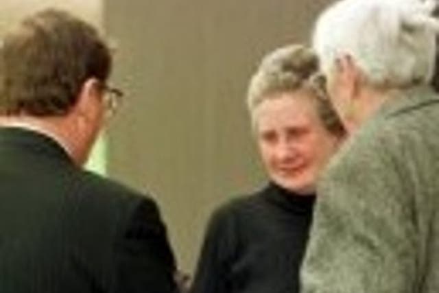 Marie Trainor, aunt of Damien Trainor, with David Trimble (left) and Seamus Mallon (right), at Poyntzpass (PA)