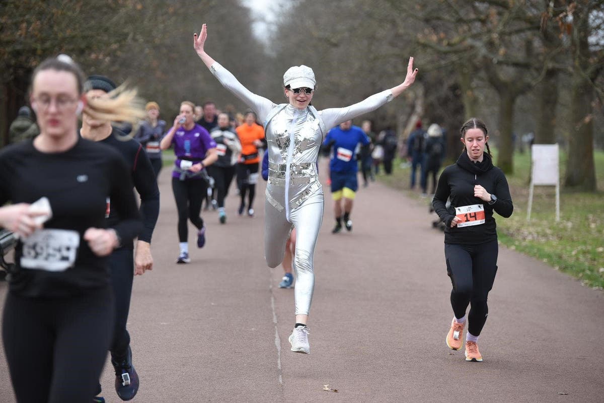 &lsquo;Human disco ball&rsquo; running 2,500km in support of refugees and asylum seekers
