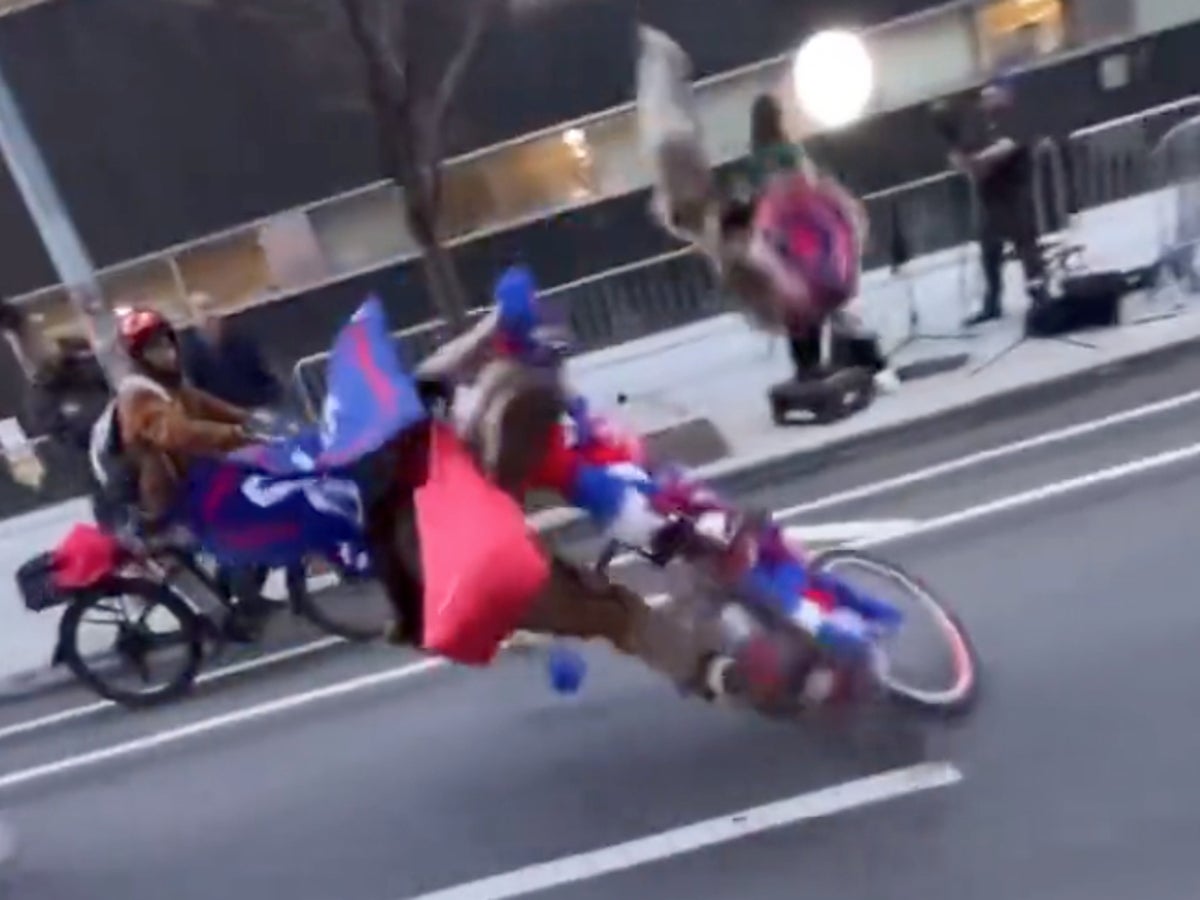 Trump supporter falling off his bike in Manhattan goes viral