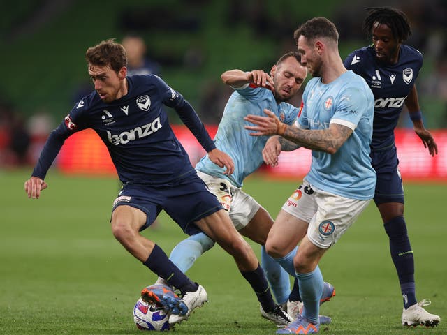 <p>Melbourne City beat Melbourne Victory 2-1 after the match resumed </p>