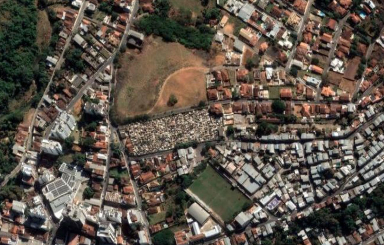 The woman was found by gravediggers at Visconde do Rio Branco Municipal Cemetery