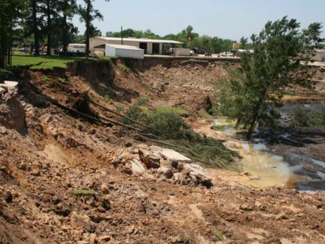 <p>A view of the sinkhole in Daisetta, Texas</p>