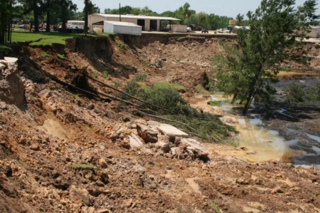 <p>A view of the sinkhole in Daisetta, Texas</p>