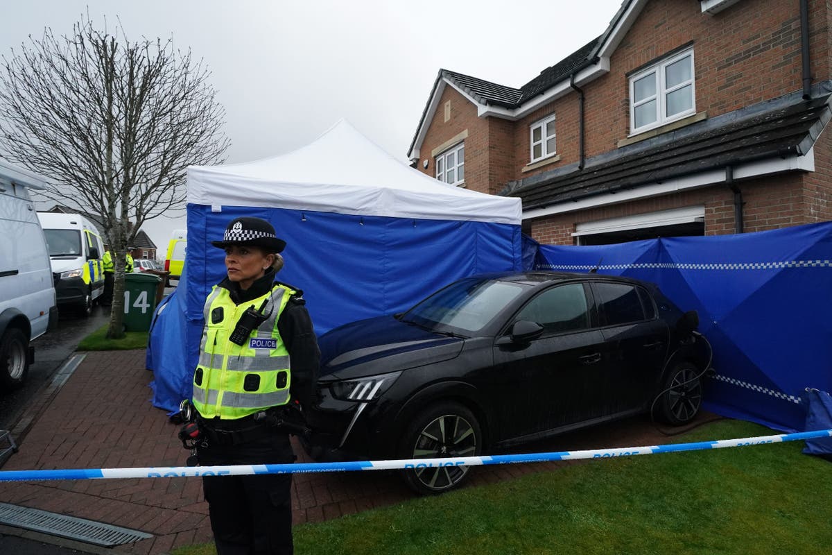 Police remain outside home after Peter Murrell released without charge