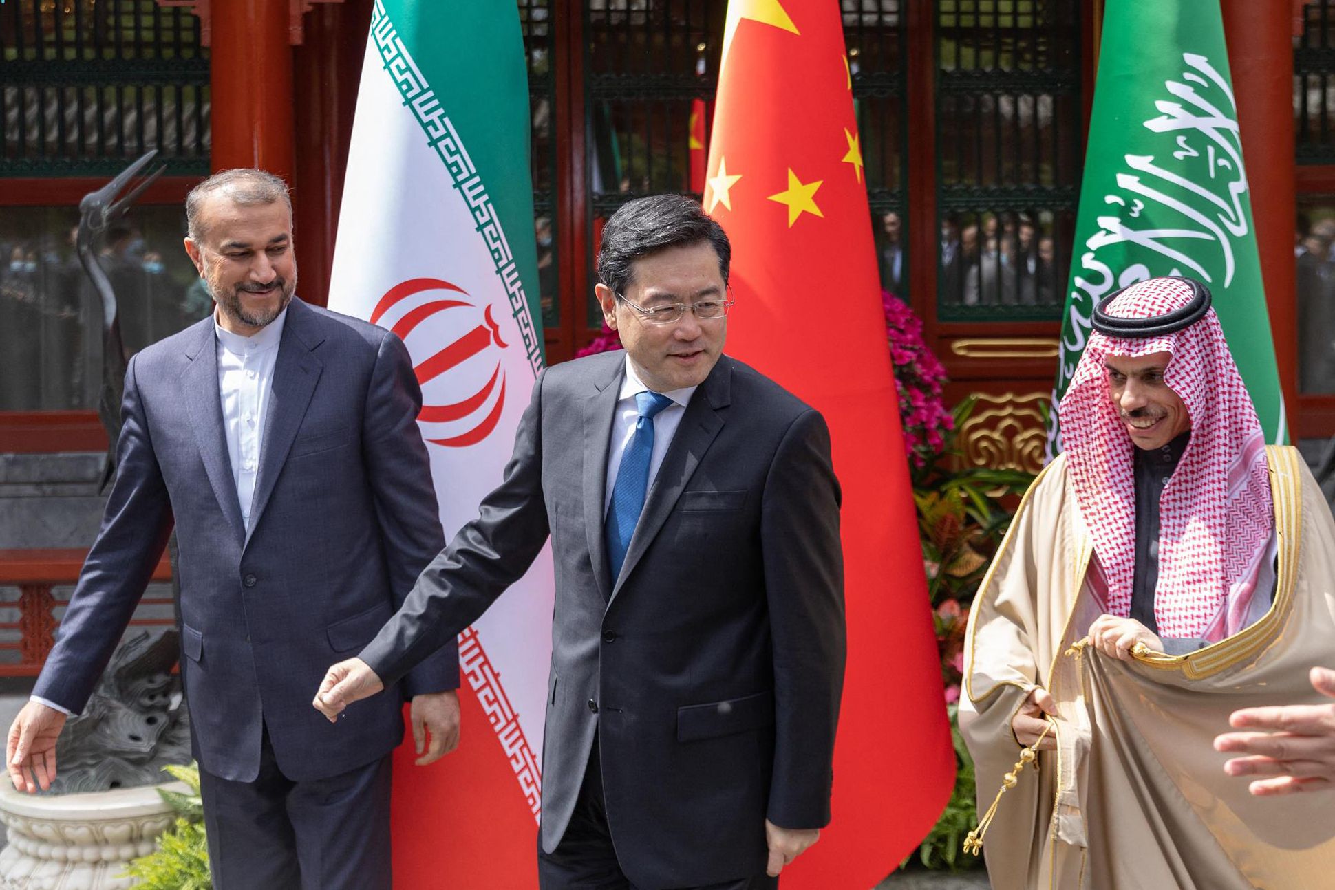 Iran’s foreign minister Hossein Amir-Abdollahian (L) walking alongside Saudi foreign afairs Minister Prince Faisal bin Farhan a-Saud (R) and Chinese foreign minister Qin Gang during a meeting in Beijing