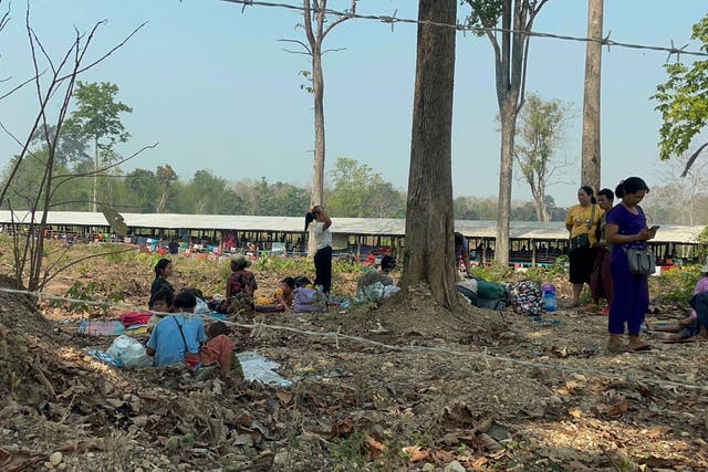 Thailand Myanmar Fleeing Fighting