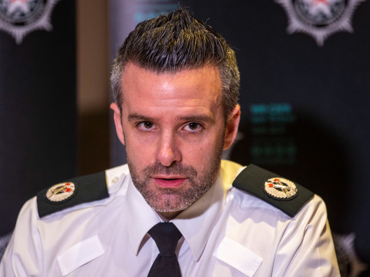 Polisi di Irlandia Utara memperingatkan kemungkinan serangan terhadap petugas pada Senin Paskah