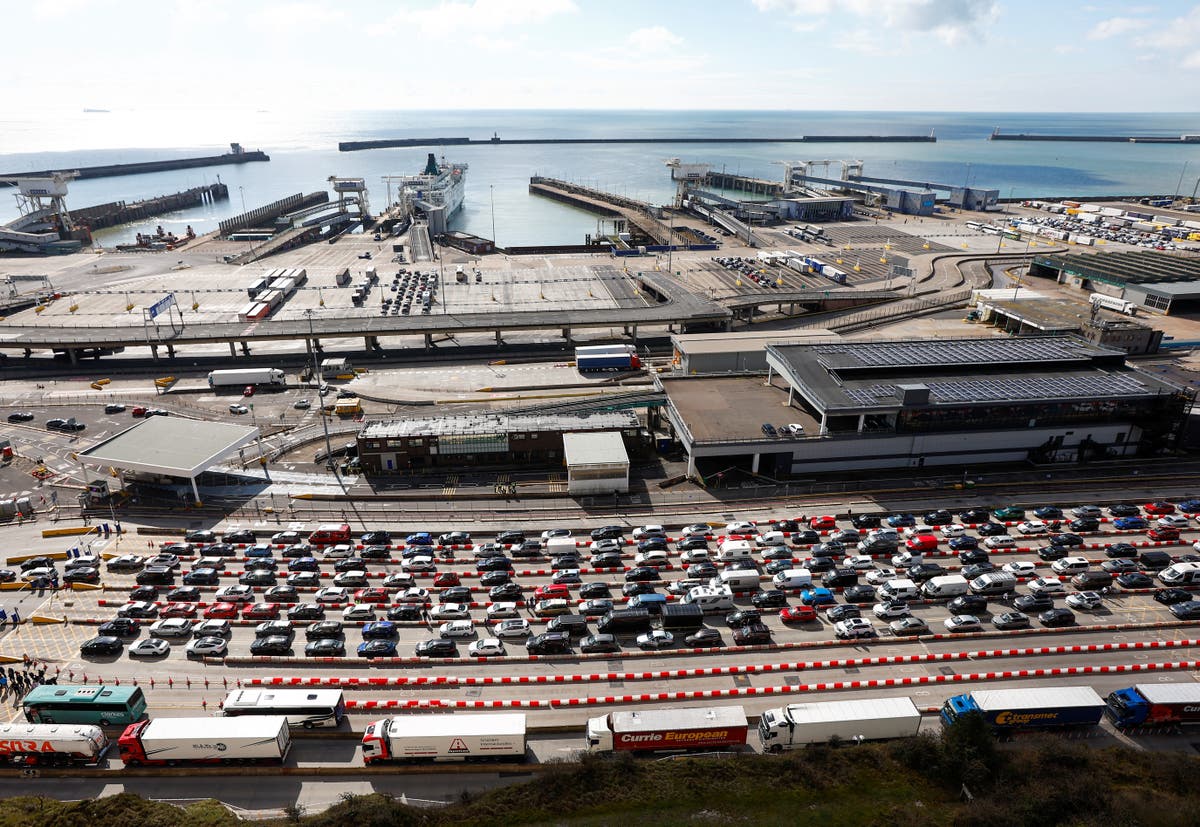 Dover queues – live: Roads ‘extremely busy’ as passengers urged to bring supplies