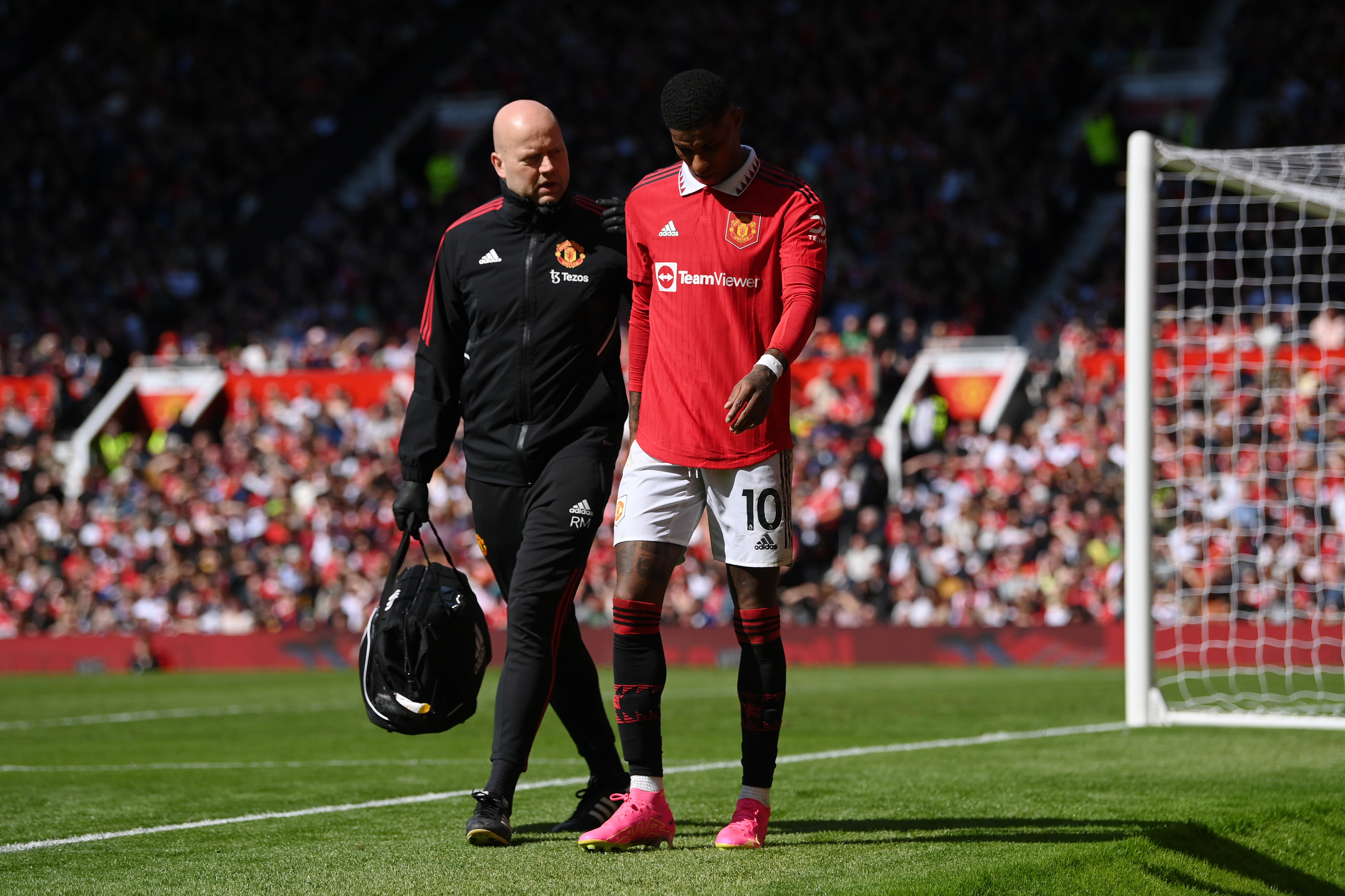 Marcus Rashford injury: Manchester United's in-form forward departs win  over Everton early | The Independent