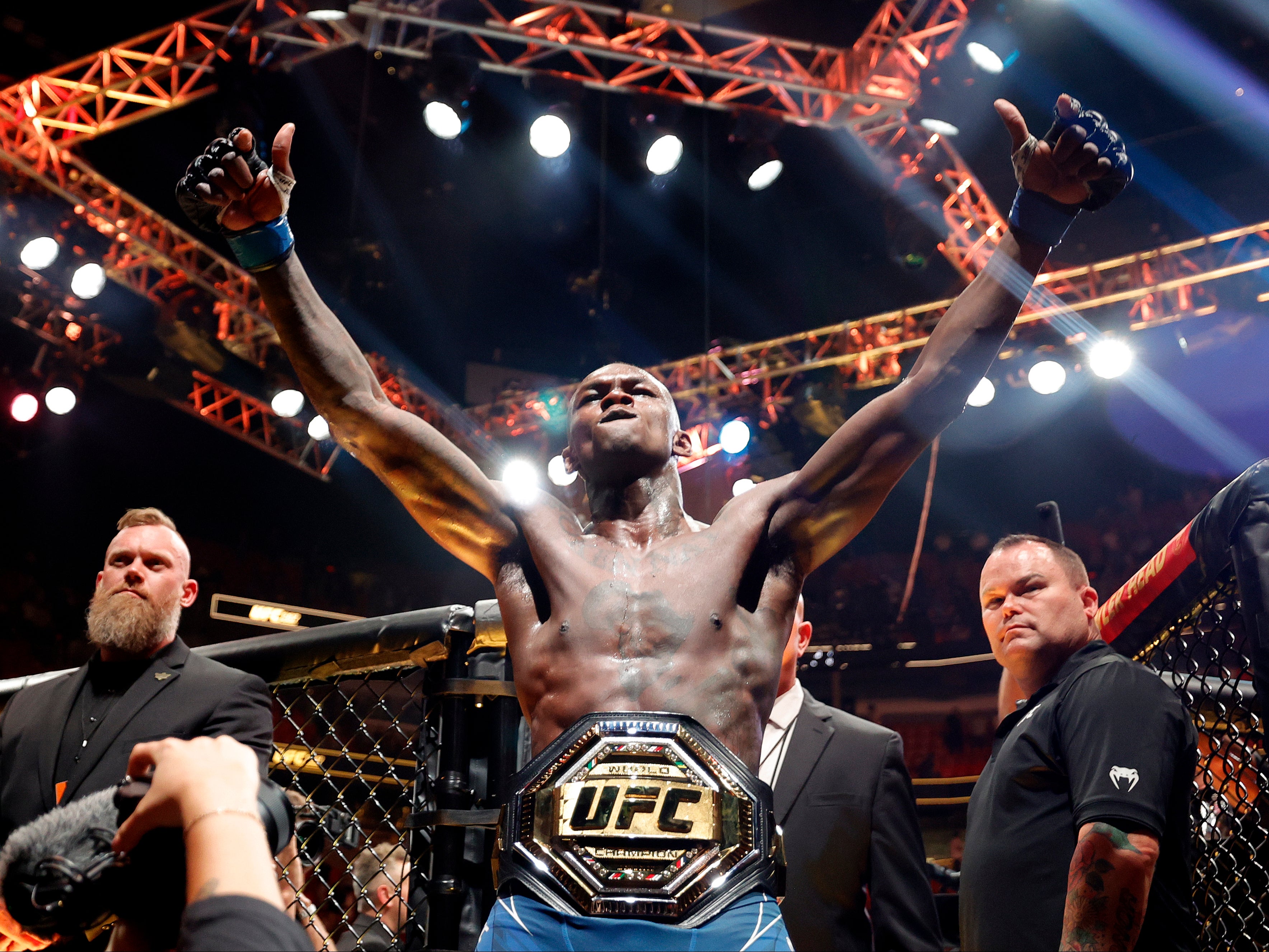 Israel Adesanya regained the UFC middleweight title from long-time rival Alex Pereira