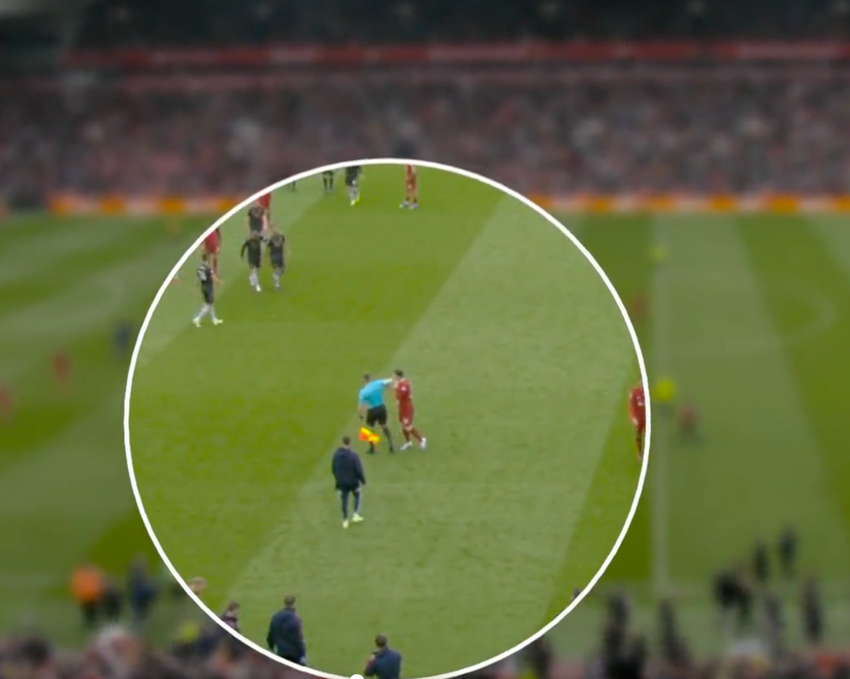 Andy Robertson ‘elbowed’ by linesman during Liverpool-Arsenal match