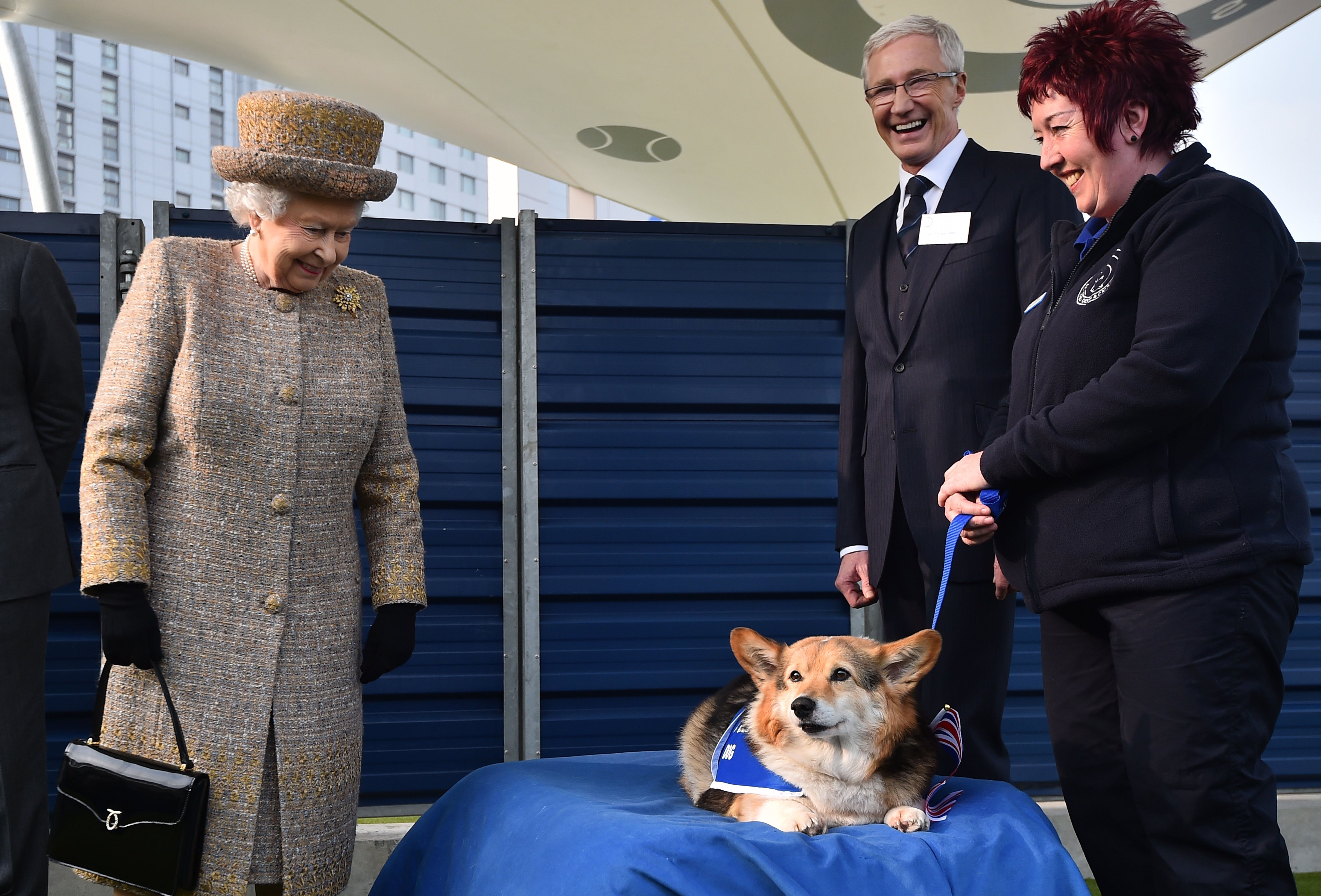 The late Queen Elizabeth II and Paul O’Grady during the opening of the Mary Tealby dog kennels at Battersea Dogs and Cats Home in 2015