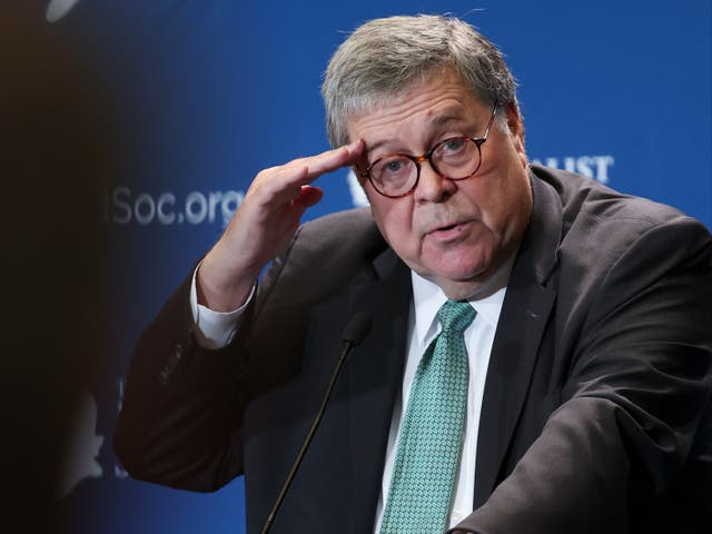 <p>Former U.S. Attorney General William Barr speaks at a meeting of the Federalist Society on September 20, 2022 in Washington, DC</p>