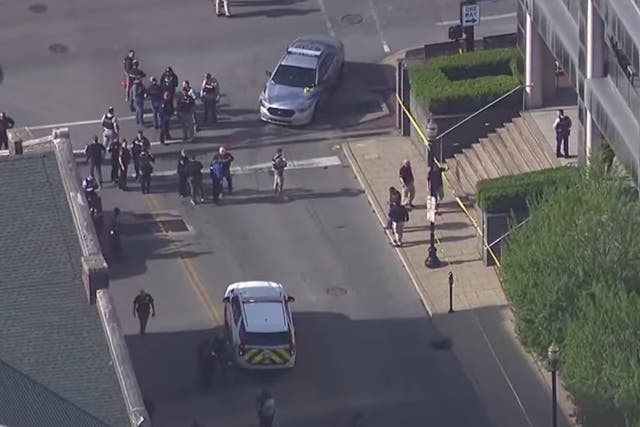 La policía responde al tiroteo activo en Louisville, Kentucky