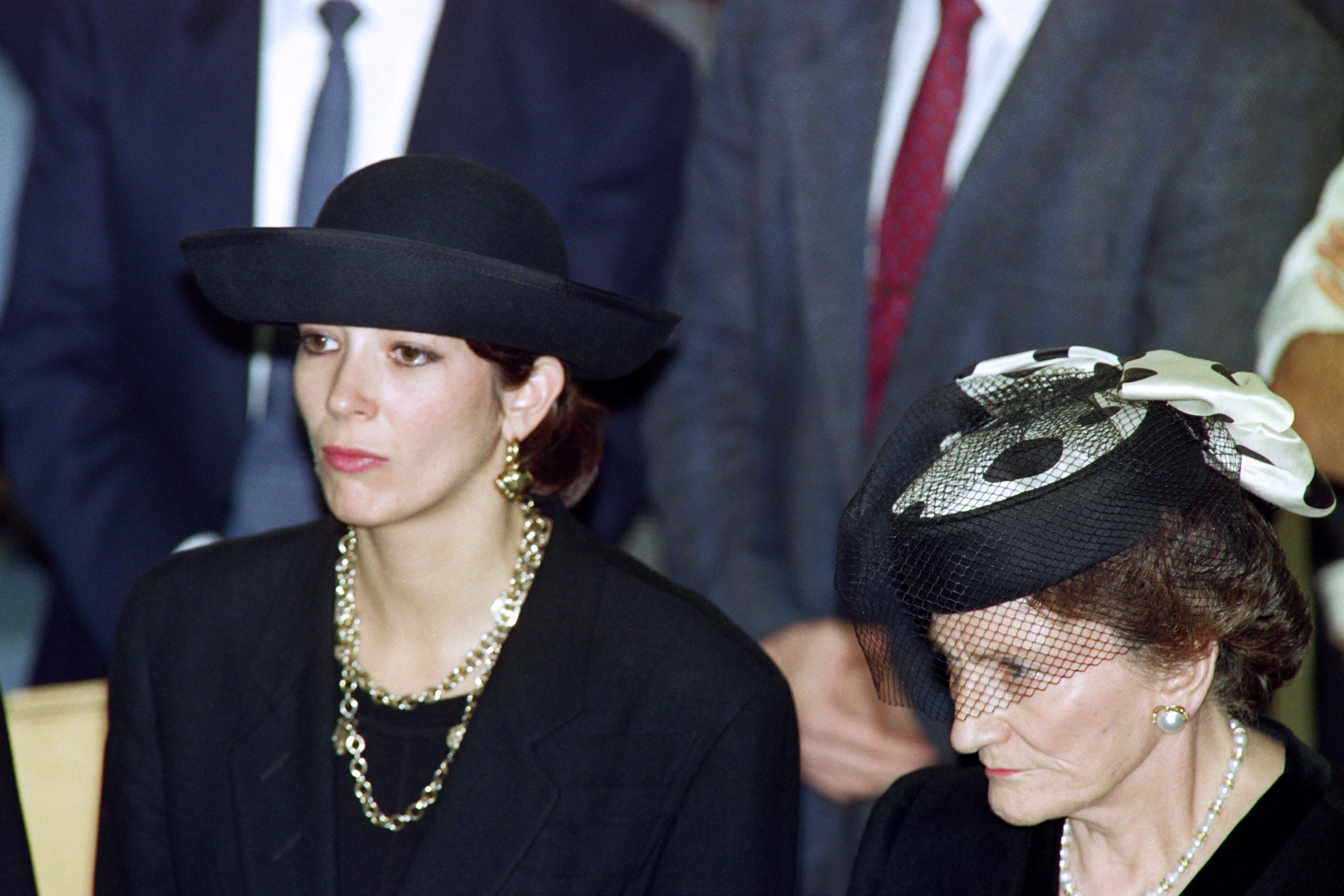 Maxwell (left) at her father’s funeral in 1991