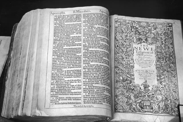 El primer número de la primera edición de la ‘Versión autorizada’ de la Biblia inglesa, impresa en Londres en 1611 por Robert Barker