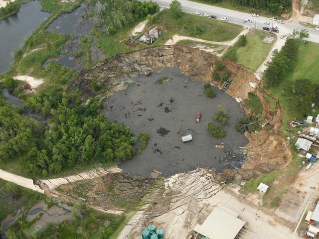 <p>A massive sinkhole near Daisetta, Texas is seen Wednesday afternoon, May 7, 2008.  A large sinkhole swallowed up oil field equipment and some vehicles Wednesday in southeastern Texas and continued to grow.   (AP Photo/Houston Chronicle, James Nielsen)</p>