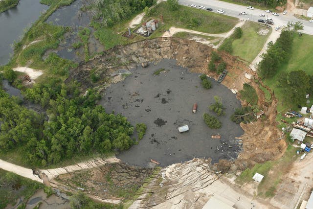 <p>A massive sinkhole near Daisetta, Texas is seen Wednesday afternoon, May 7, 2008.  A large sinkhole swallowed up oil field equipment and some vehicles Wednesday in southeastern Texas and continued to grow.   (AP Photo/Houston Chronicle, James Nielsen)</p>