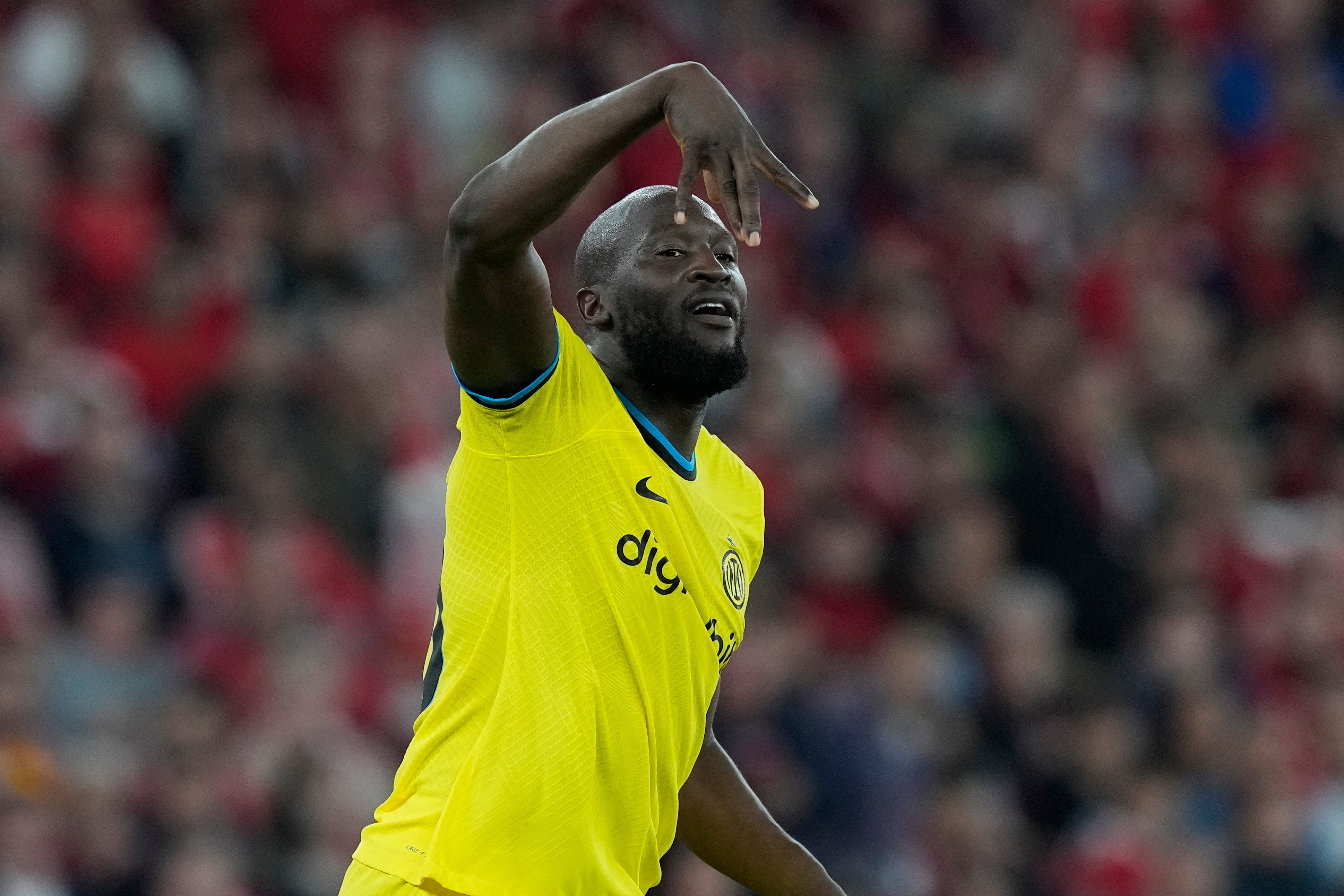 Romelu Lukaku scored a penalty to help Inter take complete control against Benfica