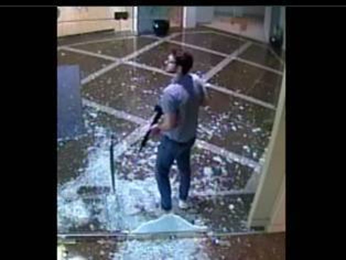 Polisi merilis rekaman kamera tubuh dari penembakan massal bank Louisville