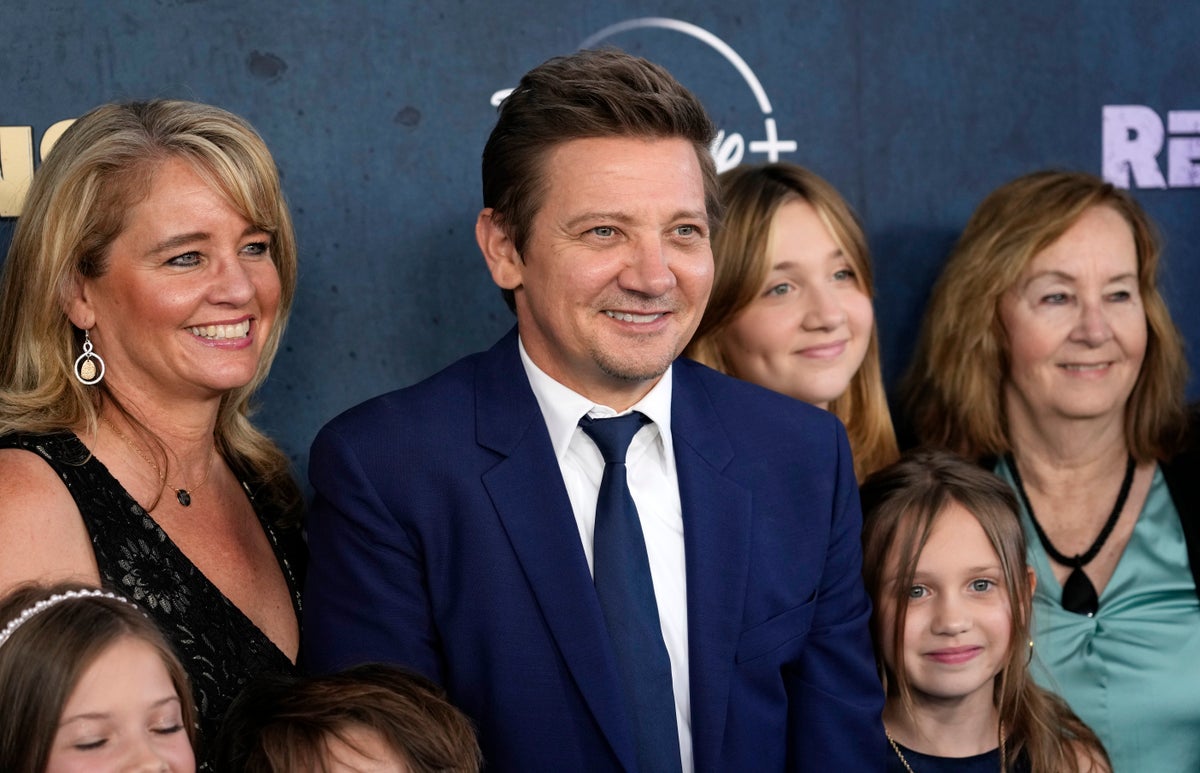 Jeremy Renner makes first red carpet appearance since snowplough accident
