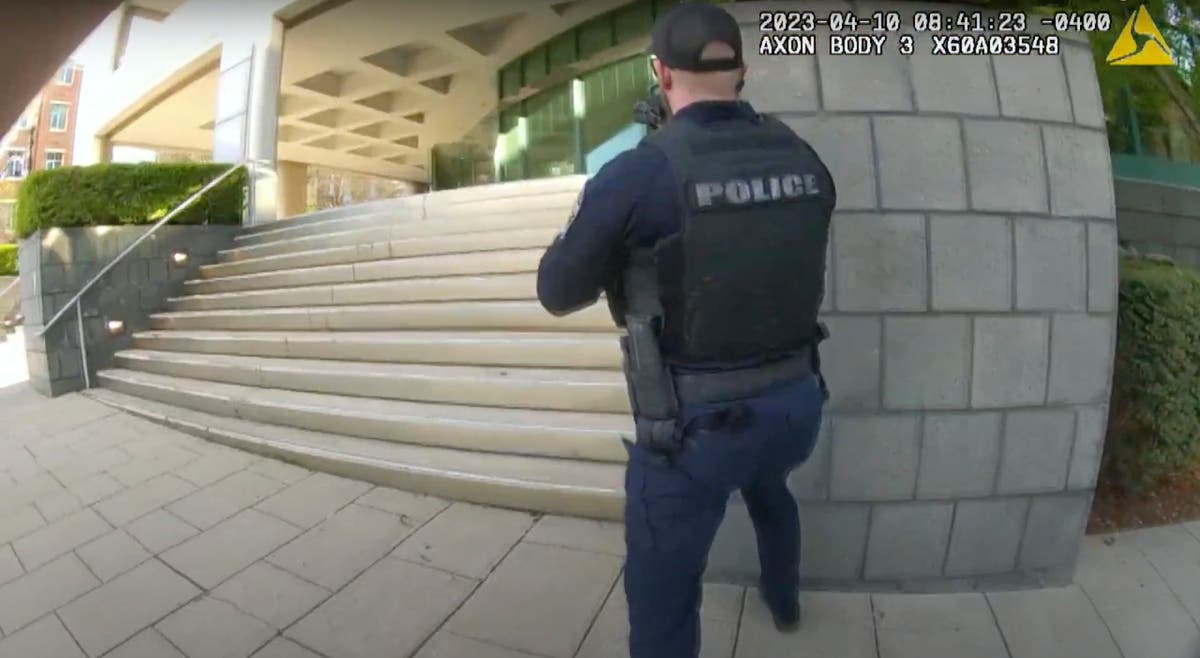 Ibu penembak bank Louisville menelepon 911 untuk melaporkan penembakan