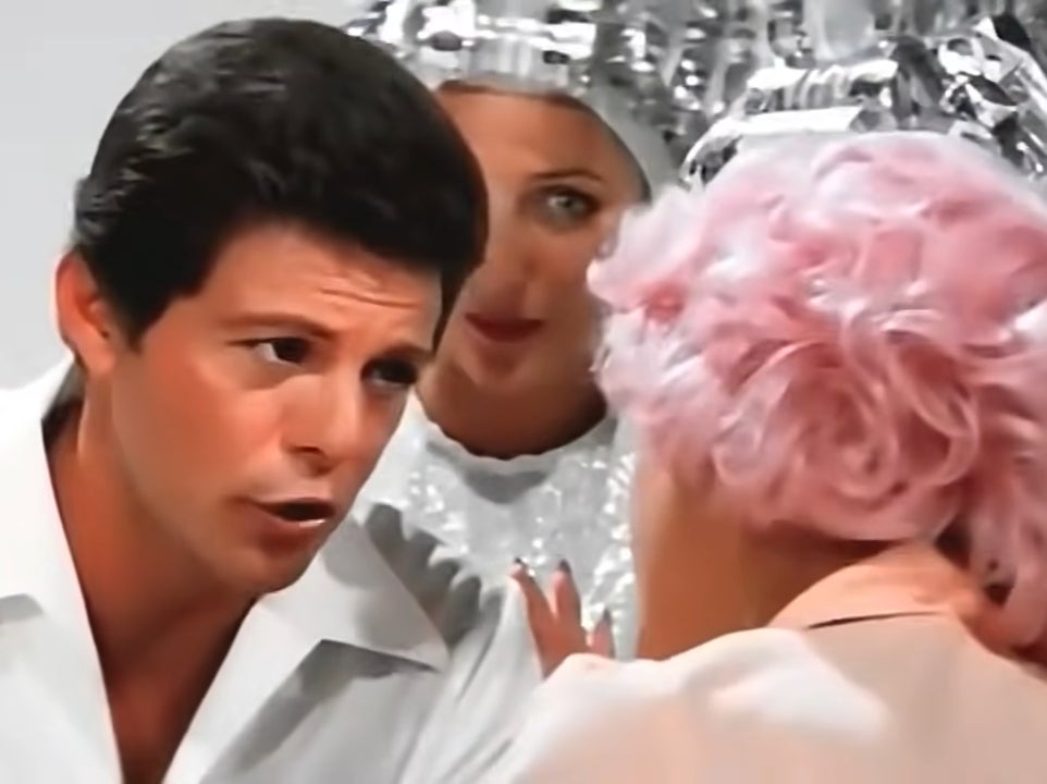 Frankie Avalon performs ‘Beauty School Drop Out’ in ‘Grease’ (1978)