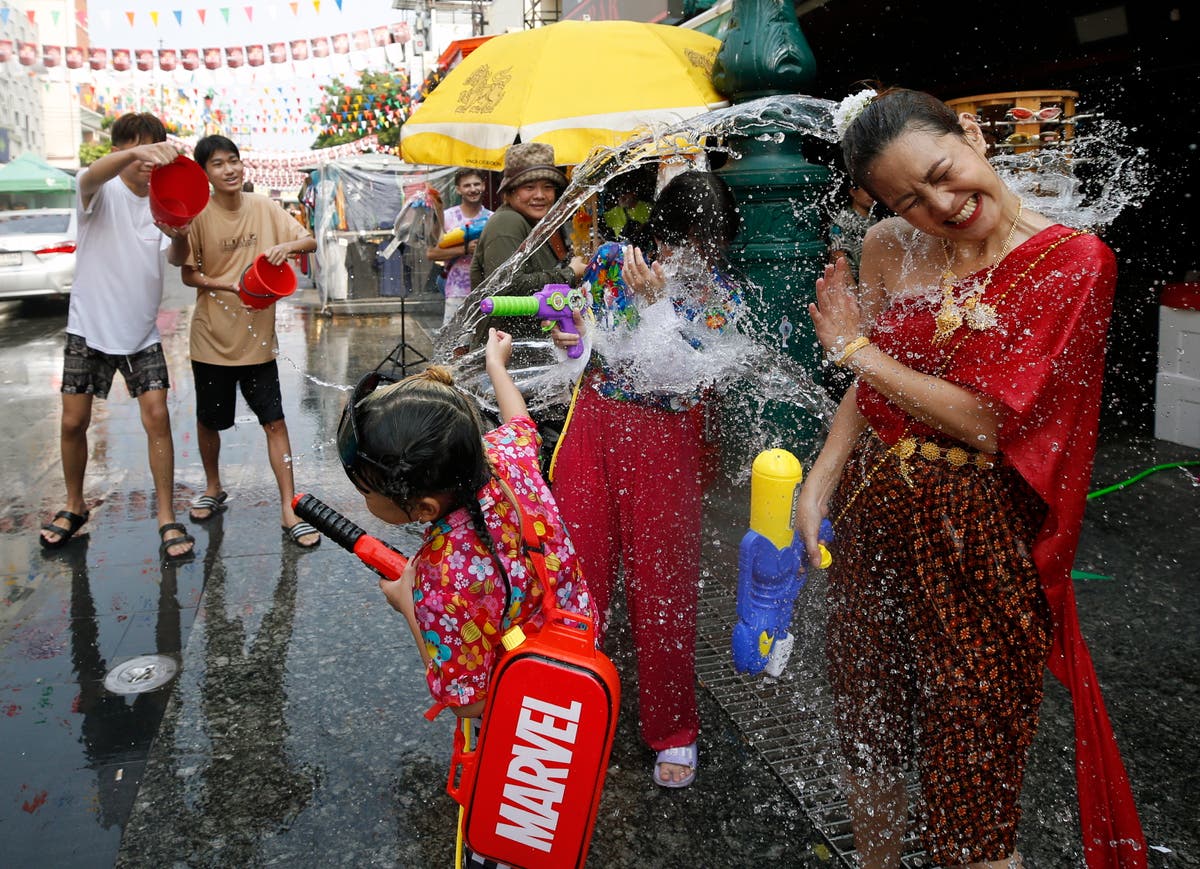 Watch Thailand brings in new year with huge water fight in Bangkok