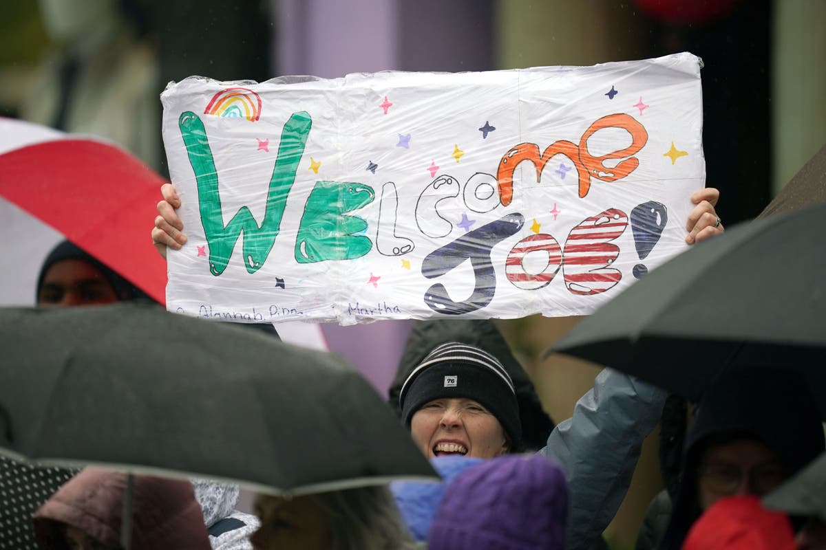 Biden receives warm welcome from waiting crowd in Dundalk visit