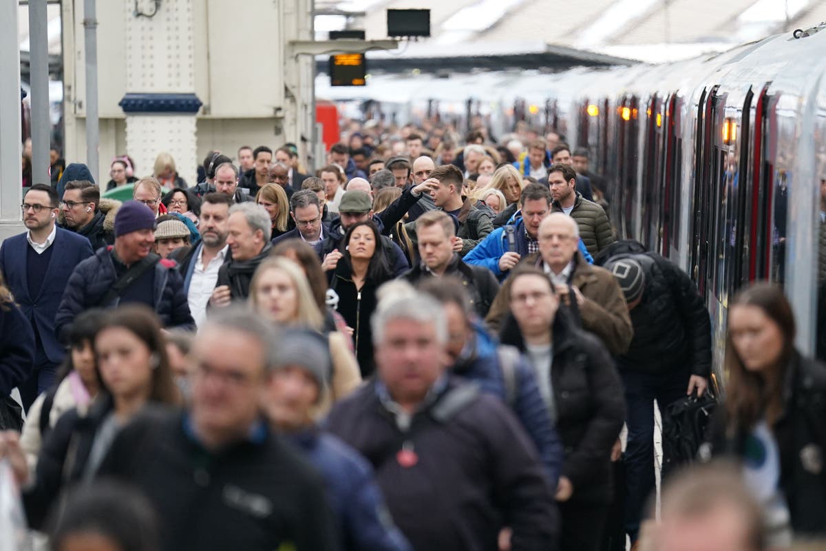 Commuters urged to avoid London Waterloo due to &lsquo;major signalling problem&rsquo;
