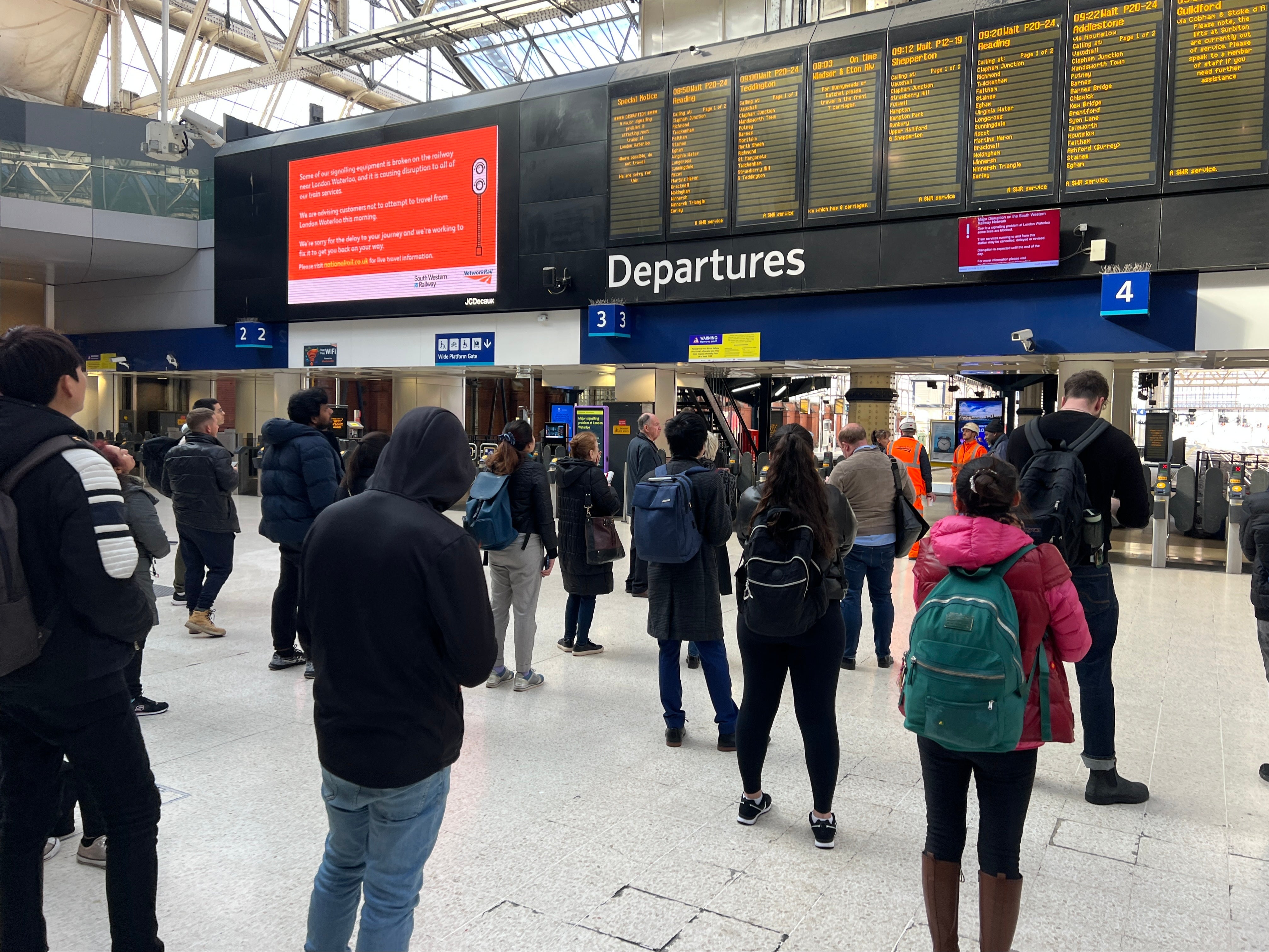 Passengers told not to travel at Waterloo