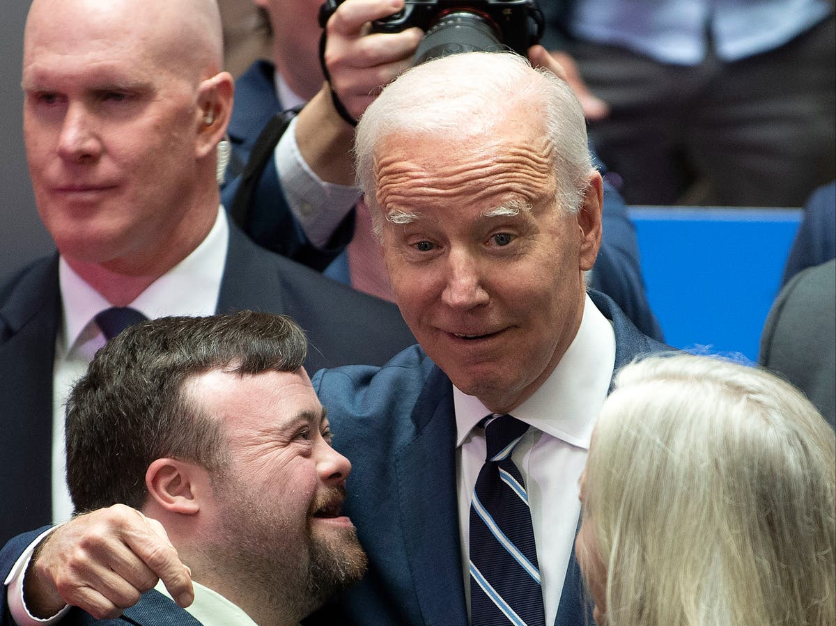 Joe Biden leads round of applause for An Irish Goodbye star James Martin
