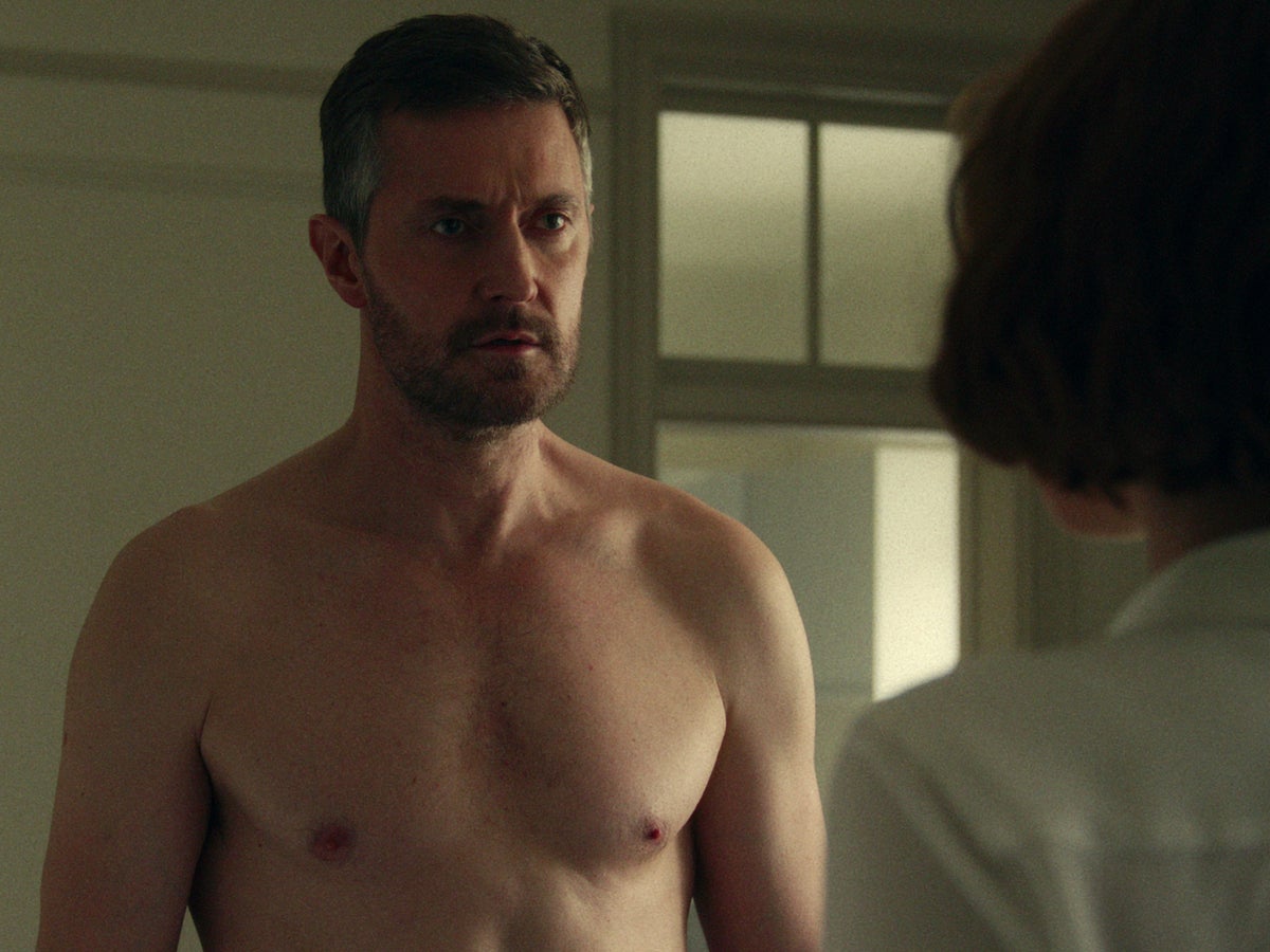 Richard Armitage explains *that pillow scene in Netflix’s erotic series Obsession