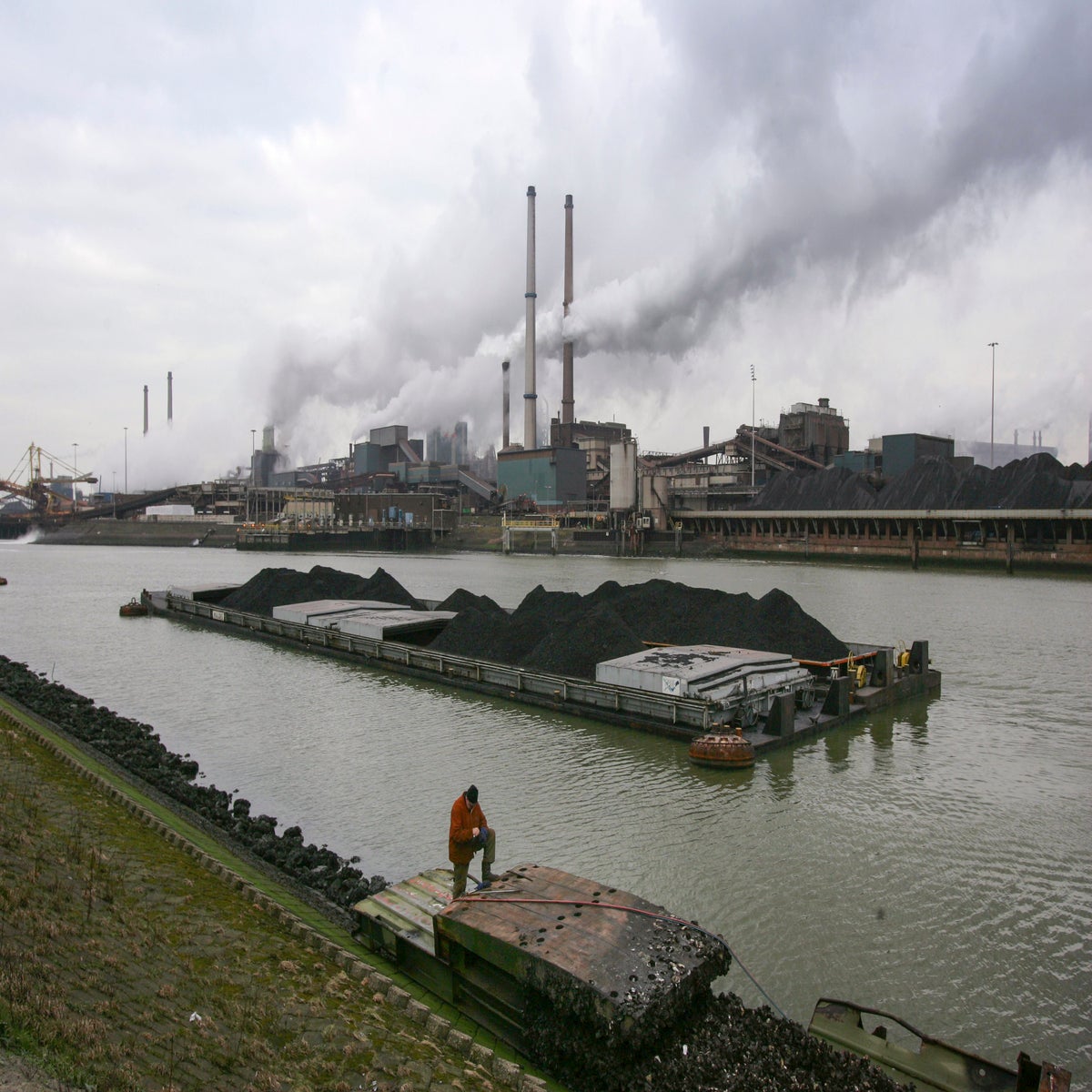 Dutch Find More Pollutants Around Tata (TATA) Mill Than Company Reports -  Bloomberg