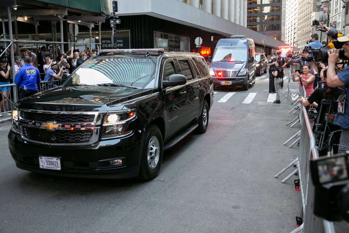 Trump met with chants of ‘New York hates you!’ as he arrives for Manhattan deposition