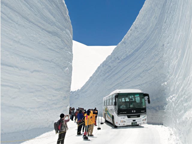 <p>The snow corridor is only open for two months</p>