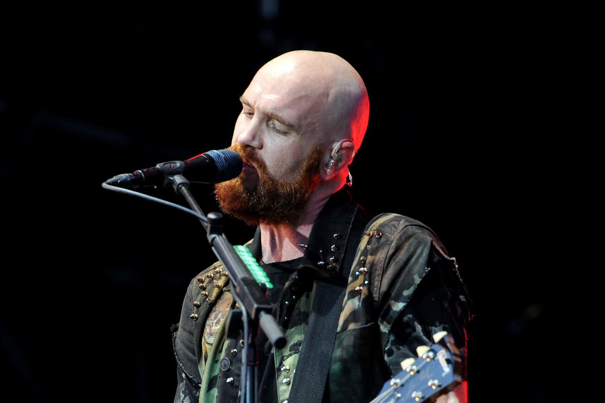 Presiden Irlandia memberikan penghormatan kepada gitaris The Script, Mark Sheehan