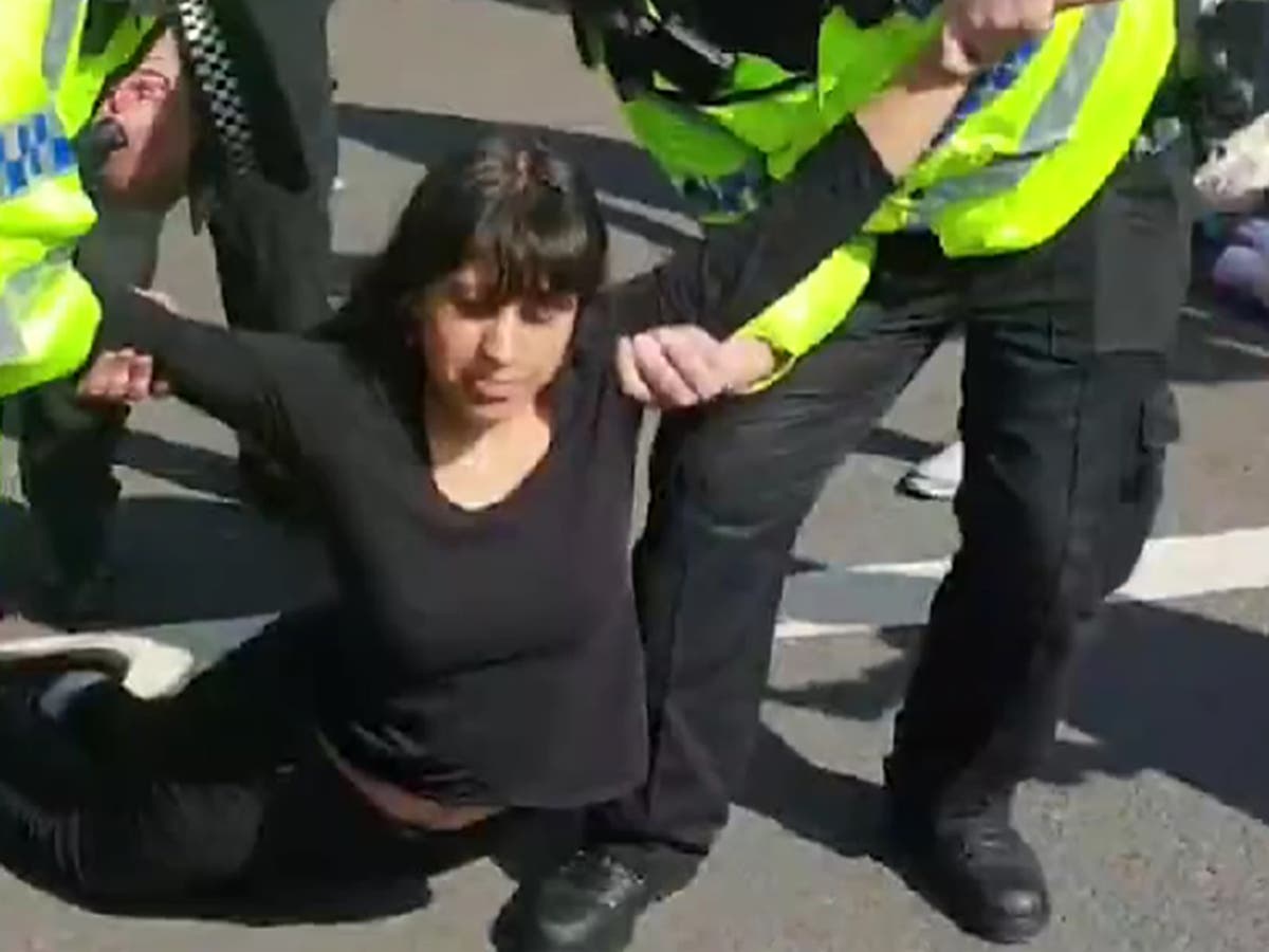 Tiga orang ditangkap di arena pacuan kuda Aintree jelang Grand National 2023