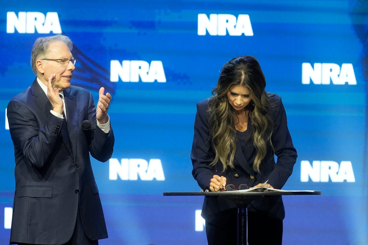 NRA chief Wayne LaPierre warns ‘gun-hating politicians’ his group can end their political careers